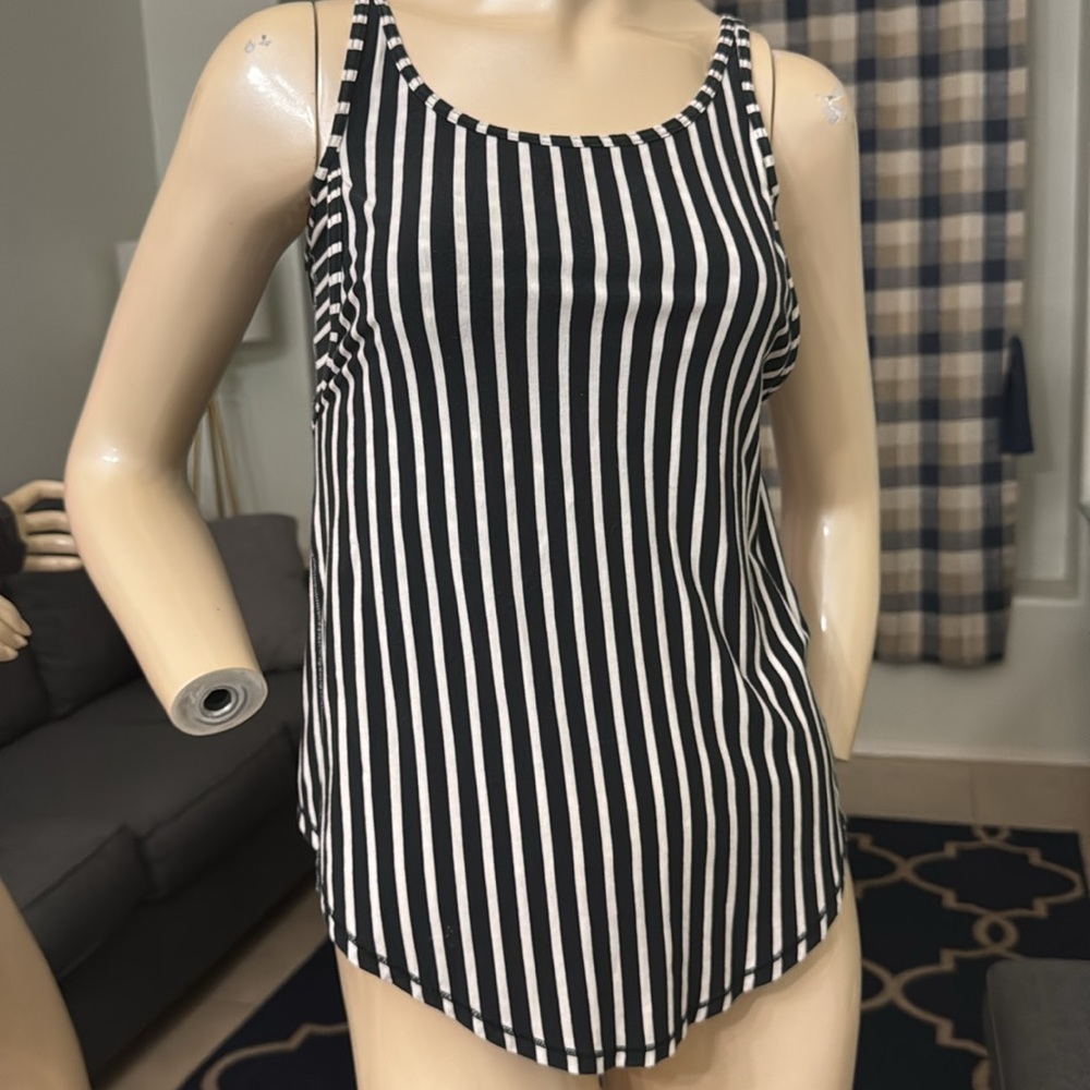 Lululemon - Picture 5 of 6